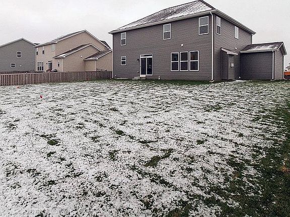 Located on 0077 in The Oaks At Churchill Club in Oswego, IL