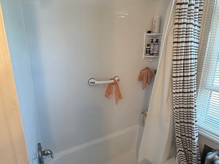 Shared bathroom on 2nd floor
