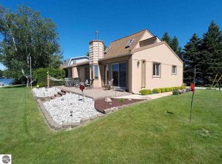 249 Peninsula Dr, Cadillac, MI 49601