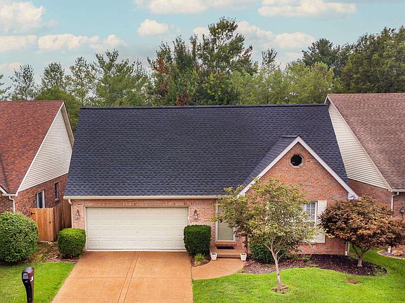 3rd image of 421 Hollybush Ln