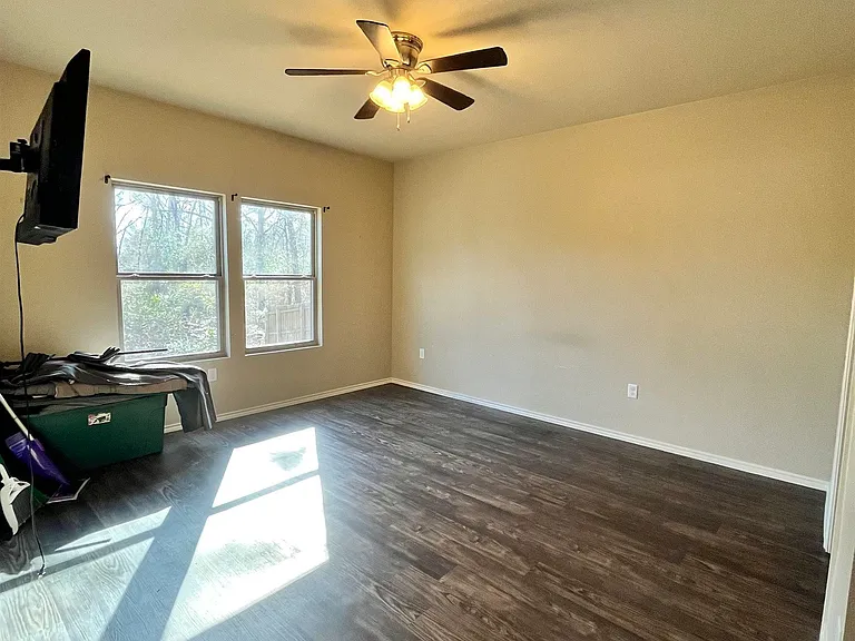 5816 Deauville St — Photo 9