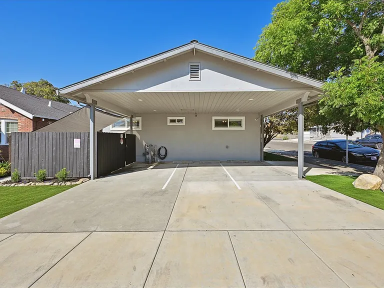 205 Grove St — Photo 42
