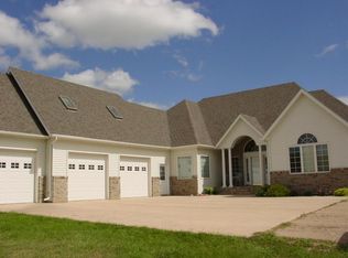 7451 S Columbia Rd, Grand Forks, ND 58201