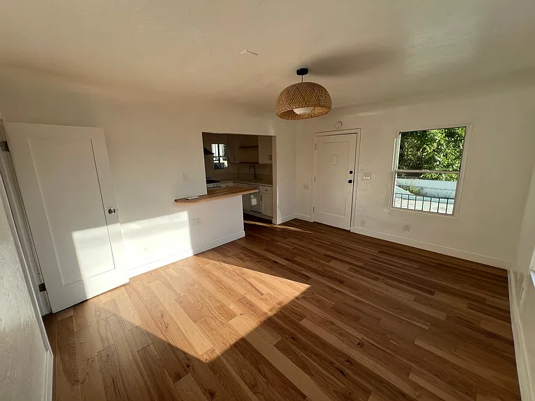1134 N Coronado St #1/2 — Photo 3