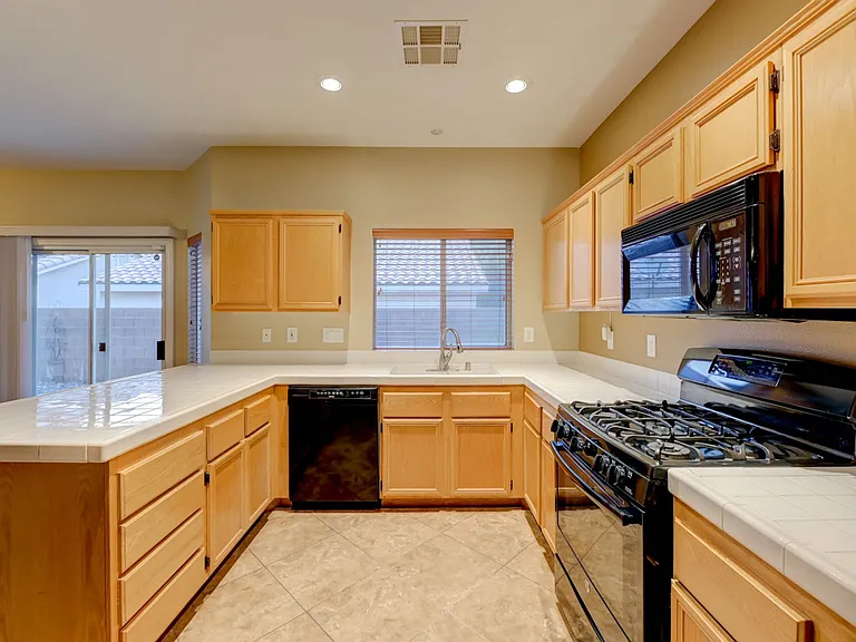 998 Veranda View Ave — Photo 3