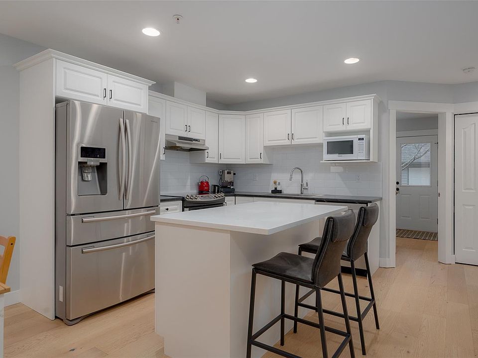 1st image of 211 Victoria Rd #101