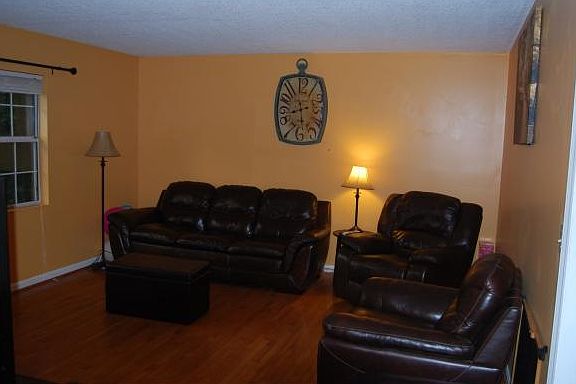 2nd image of 810 Sherbrooke Cir