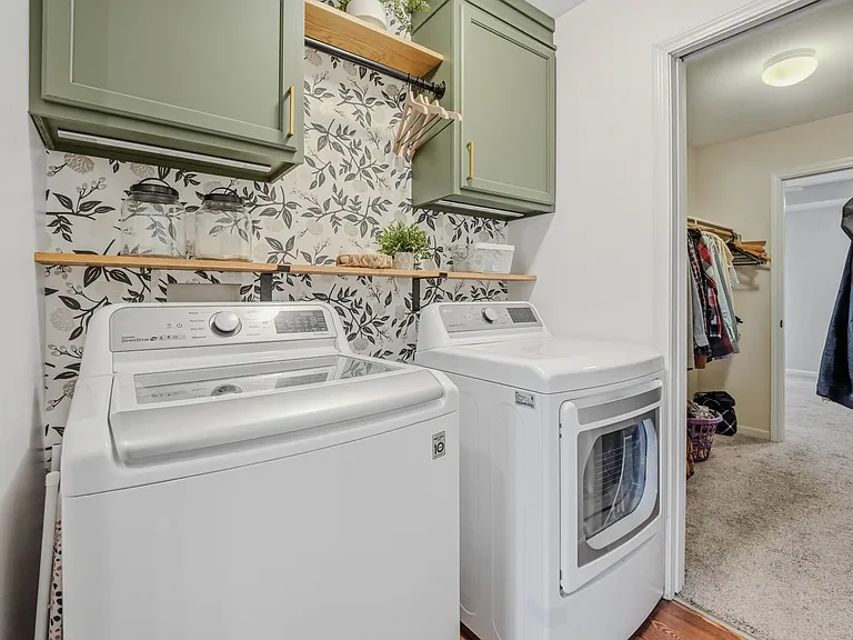 209 Norwich Dr — Photo 16