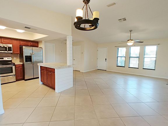 4th image of 316 SE Santa Barbara Pl