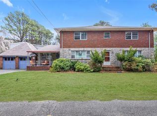 420 Old Country Rd, Melville, NY 11747