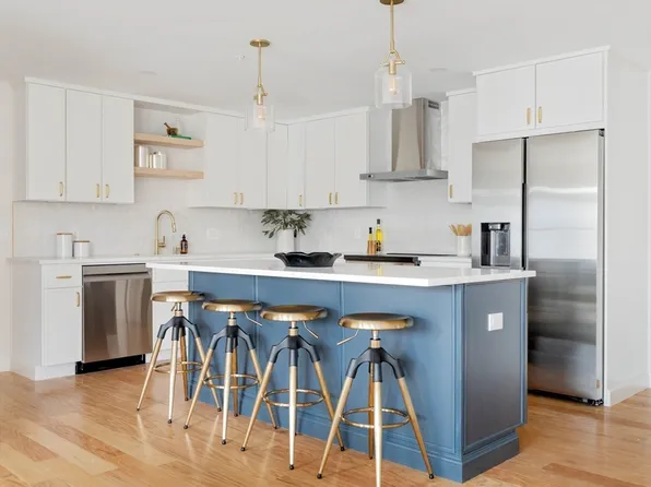 655 Saratoga St #3, Boston, MA 02128