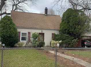 34 Dogwood Ln, Westbury, NY 11590