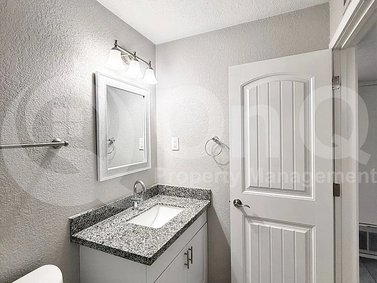 1718 W Auburn St — Photo 21