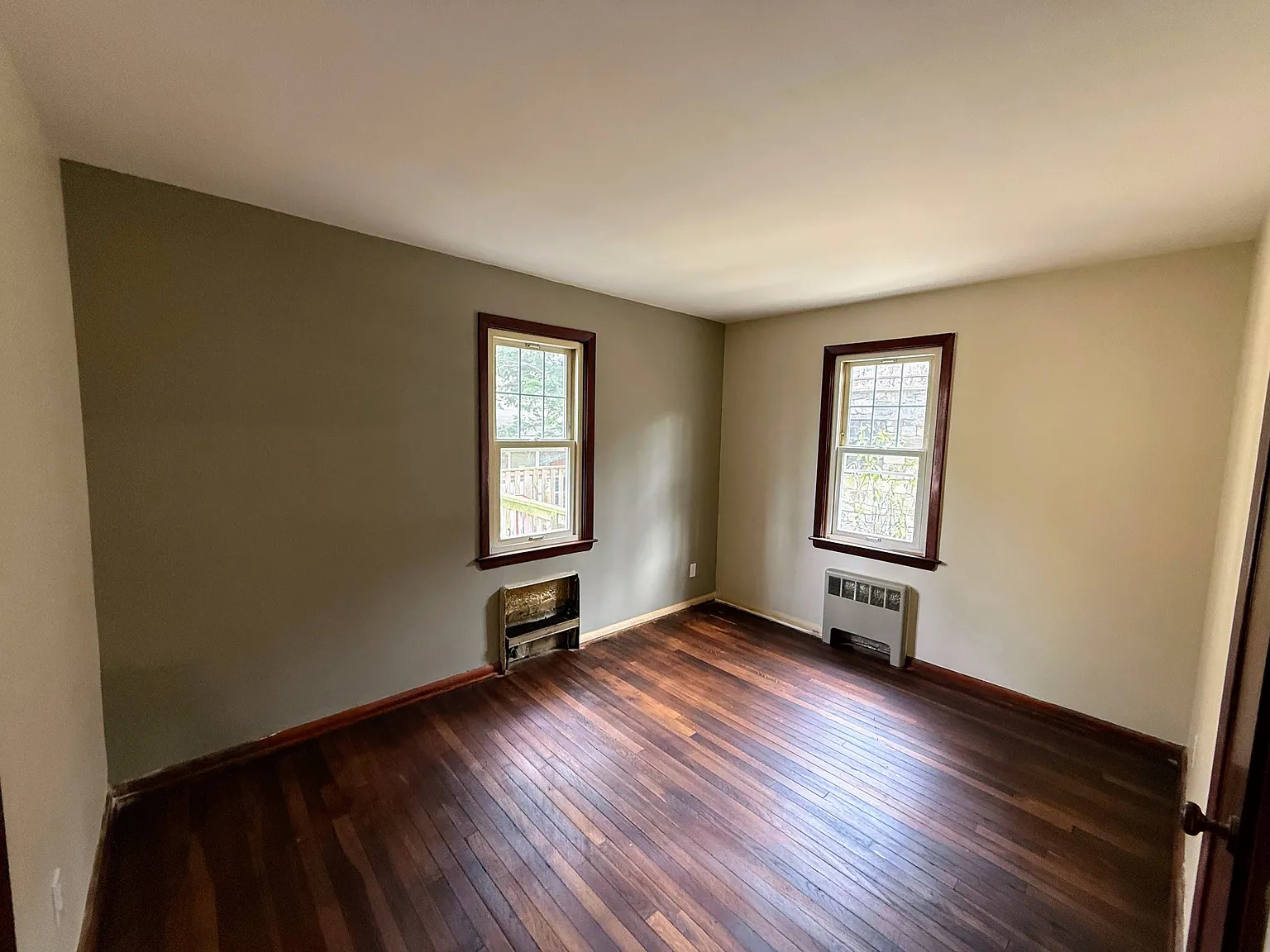446 Warburton Ave — Photo 4