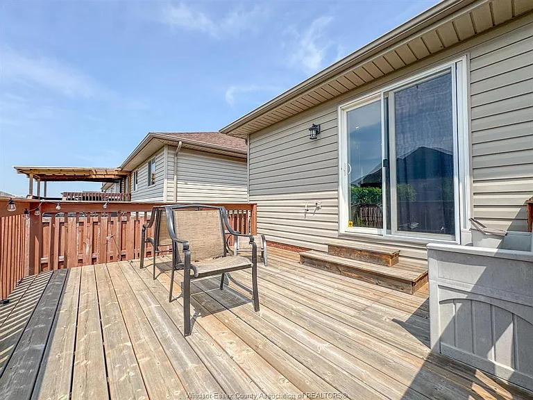 4583 Helsinki Cres — Photo 31