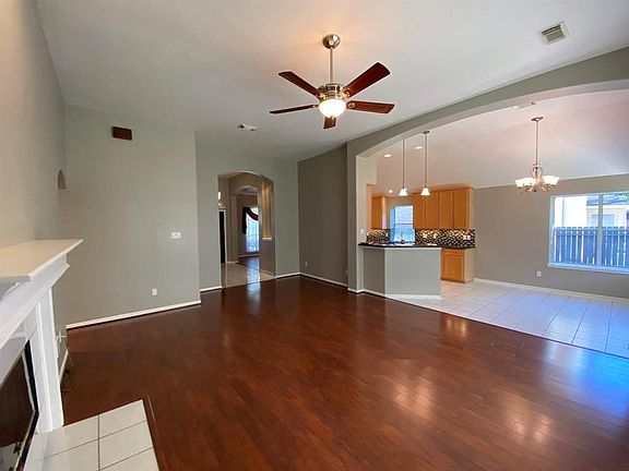 3rd image of 1247 Hunter Wood Dr