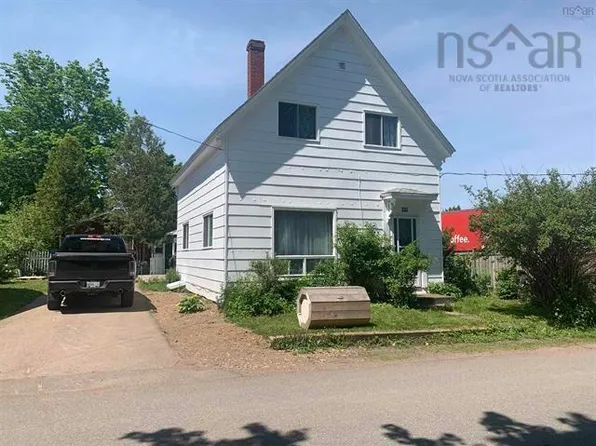 49 Chapel St, Parrsboro, NS B0M 1S0