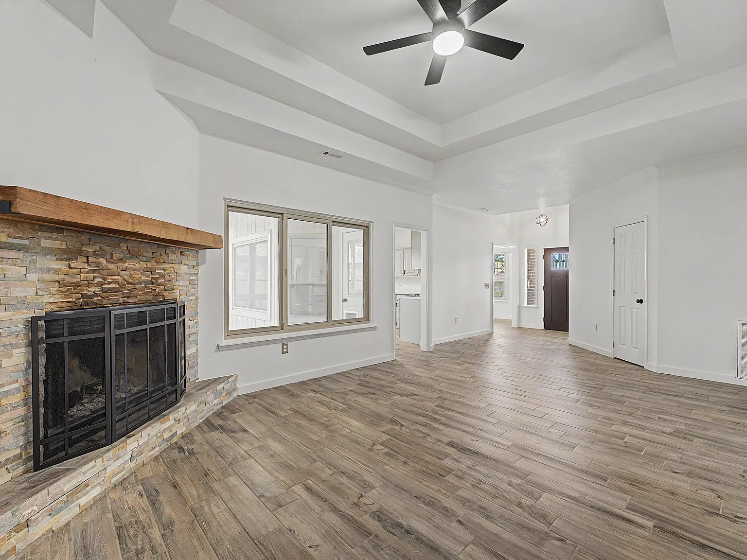 3 bed, 1903 sqft, $2,395 — Photo 3