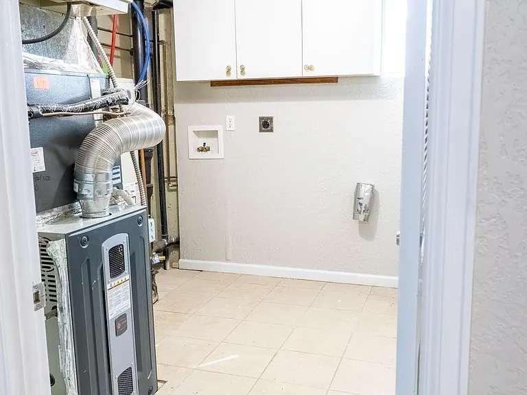 5418 Alta Loma Rd — Photo 31