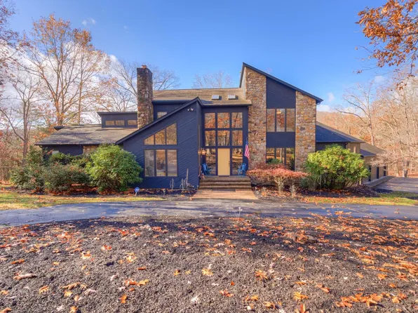 2271 Woodland Hills Dr, Blacksburg, VA 24060