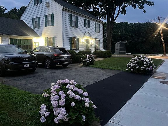 2nd image of 290 Vernon St