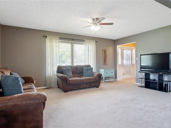 4th image of 1703 E Parkway Dr