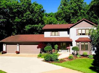 3329 32nd St, Moline, IL 61265