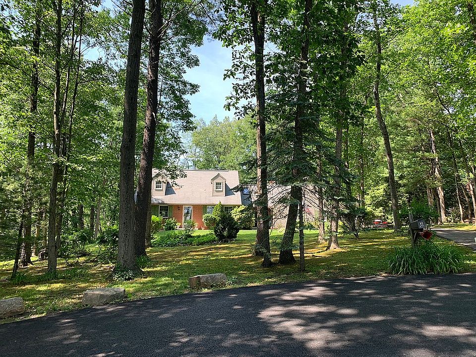 1st image of 4 Allenwood Dr