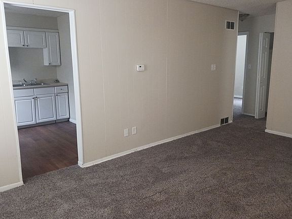 3rd image of 4766 Woodend Ave