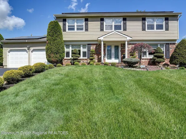 10 Blackfoot Drive, Manalapan, NJ 07726