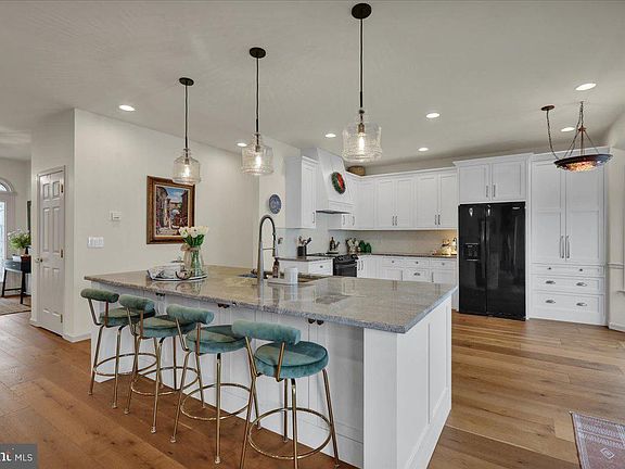 3rd image of 3075 Village Rd