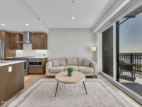 5th image of 10 Grace Street #504