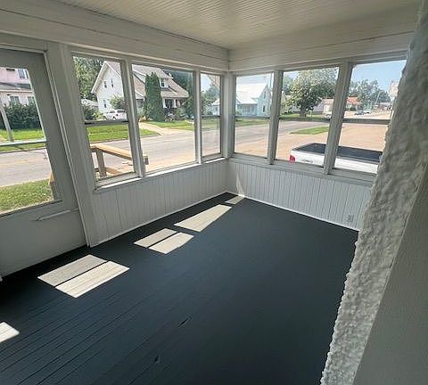 3rd image of 509 W Pleasant St