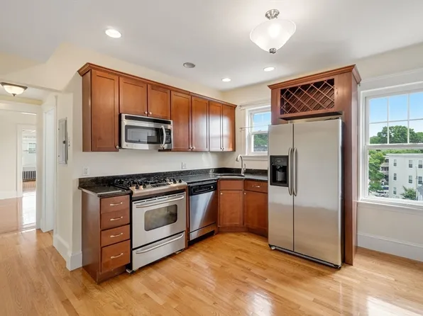 6 Iona St #3, Roslindale, MA 02131