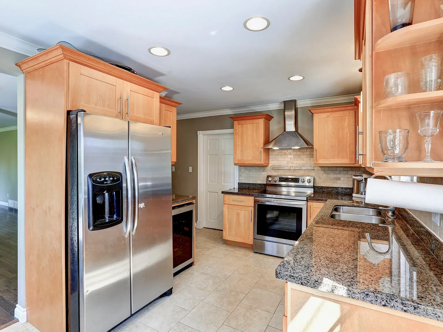 3 bed, 1300 sqft, $4,495 — Photo 4