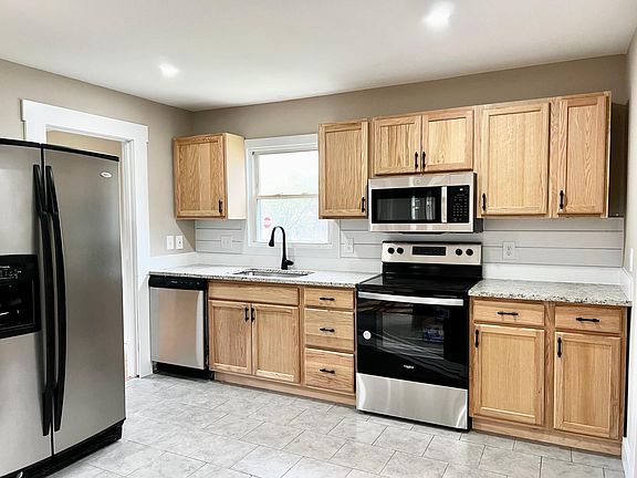 New Kitchen cabinets, granite countertops and appliances