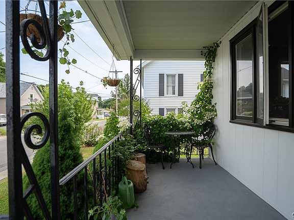 2nd image of 5 Howard St