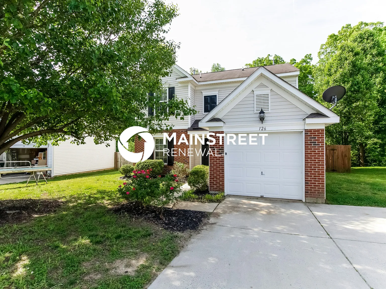126 Hampshire Dr — Photo 2