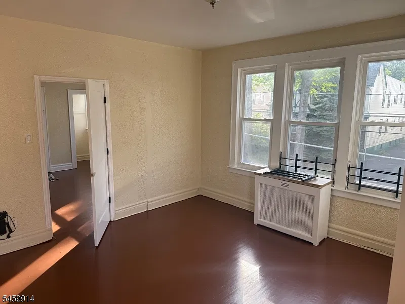 3 bed, 1.0 bath, $2,400 — Photo 3