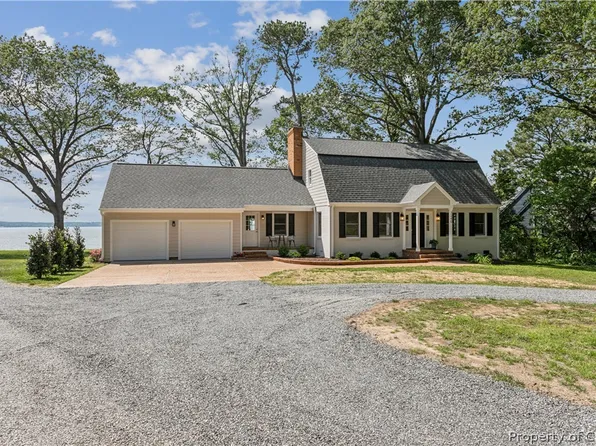 7240 Fraser Ln, Hayes, VA 23072