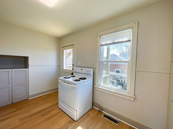 4th image of 521 Themis St #B