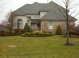 2162 Kennedy Dr, Rochester Hills, MI 48309