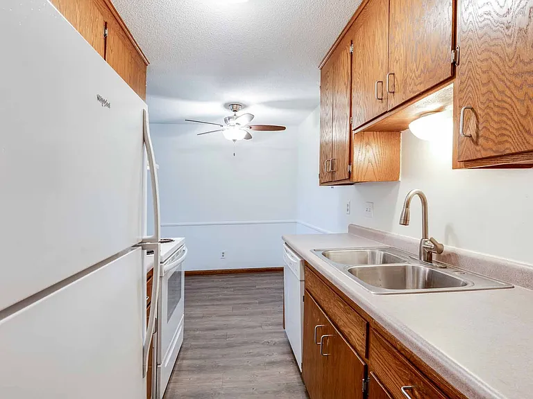 Apache Manor Apartments — Photo 20