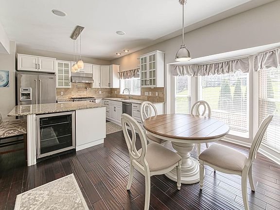 3rd image of 7126 Thornwood Ln
