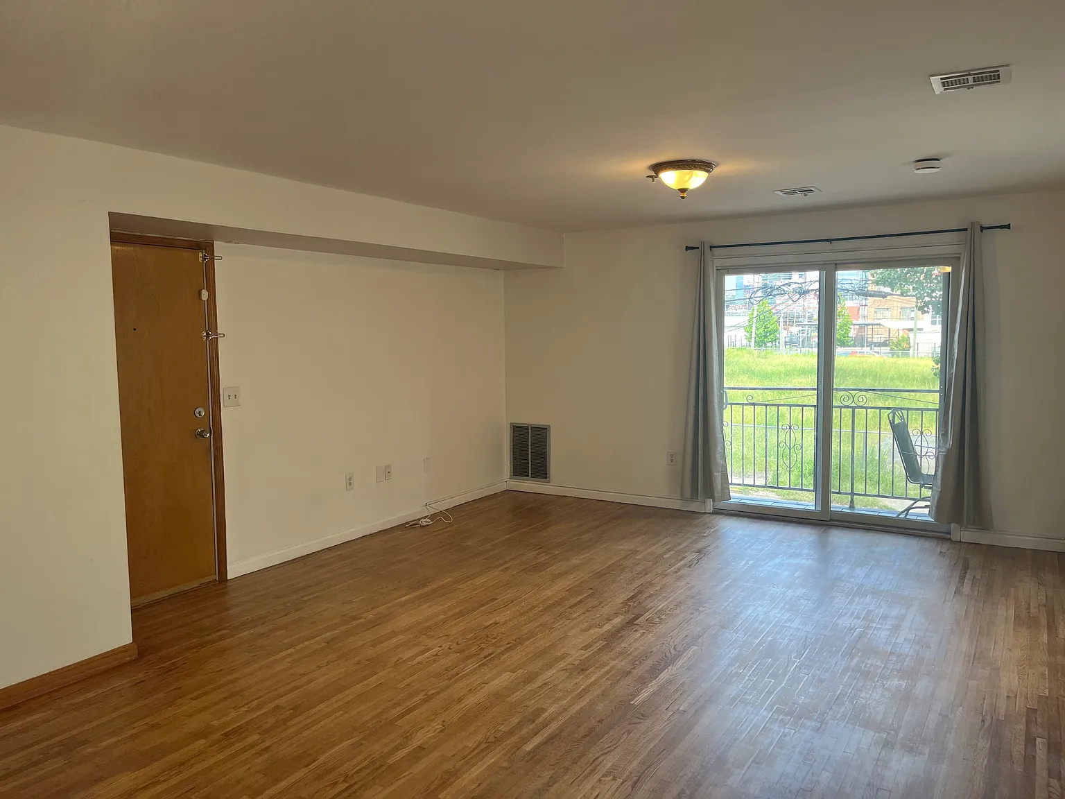 3 bed, 1500 sqft, $2,750 — Photo 1