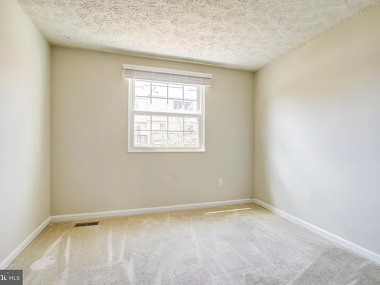 6324 Lightburn Ct — Photo 25