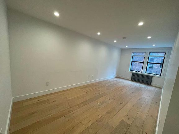2nd image of 361 E 50th St APT 2I
