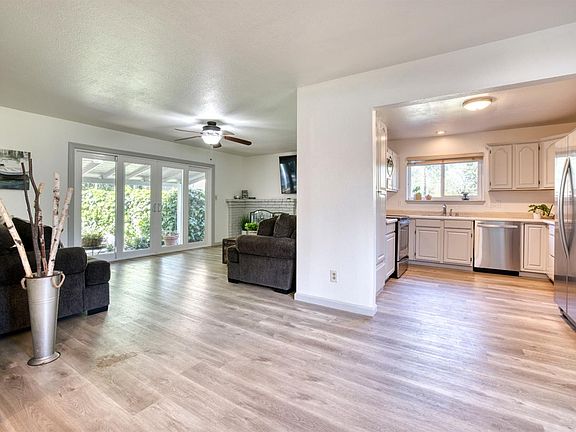 2nd image of 5651 Dewey Dr