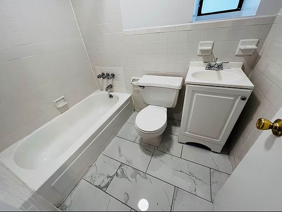 5th image of 346 W 52nd St #5A