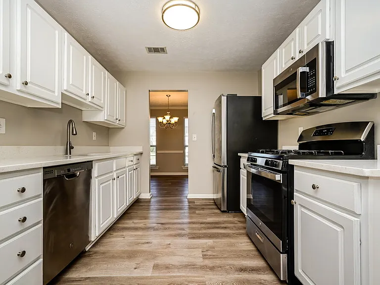 413 Grove Park Dr — Photo 7